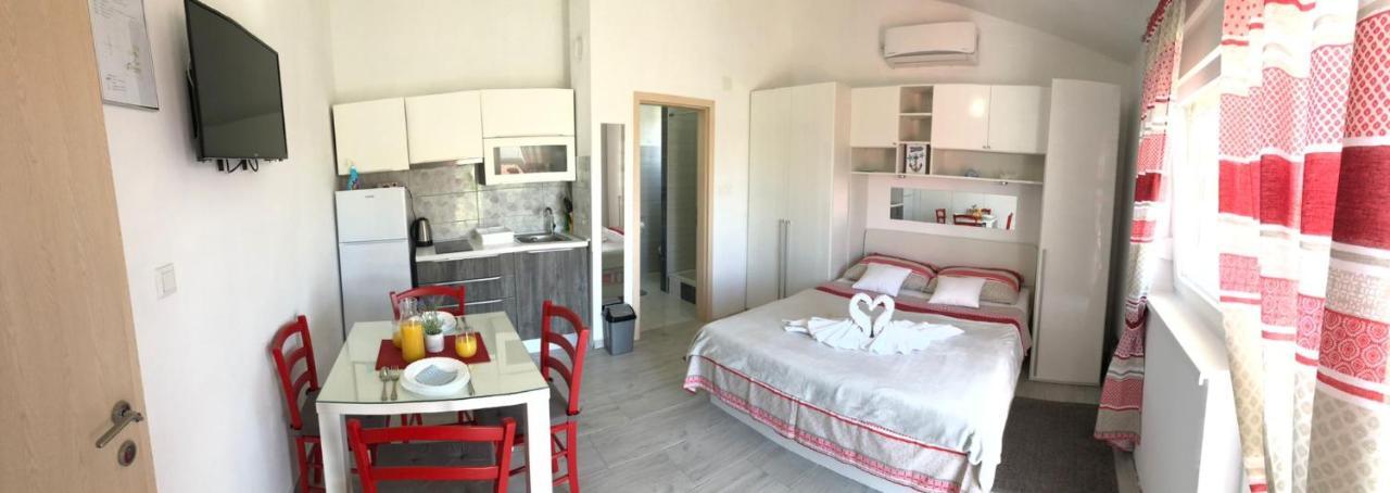 Apartmani Bolero - Obiteljski Odmor Vodice Exterior foto