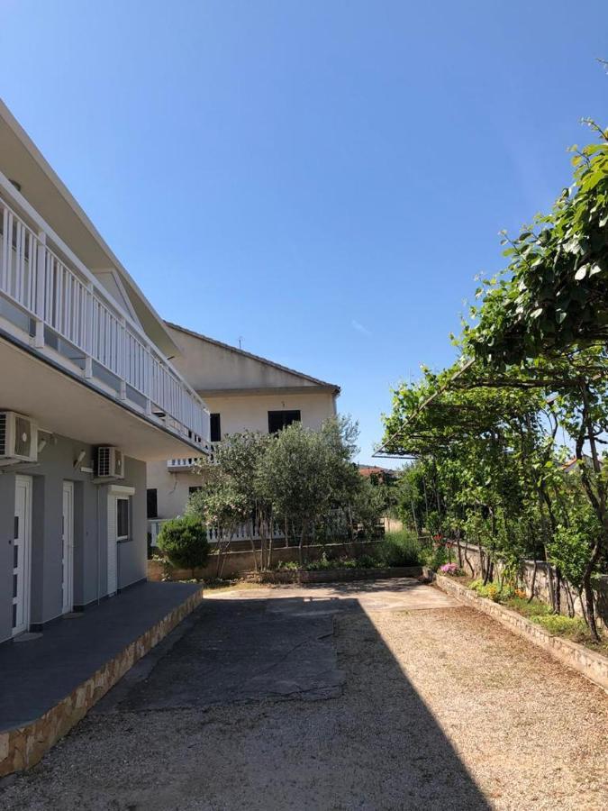 Apartmani Bolero - Obiteljski Odmor Vodice Exterior foto