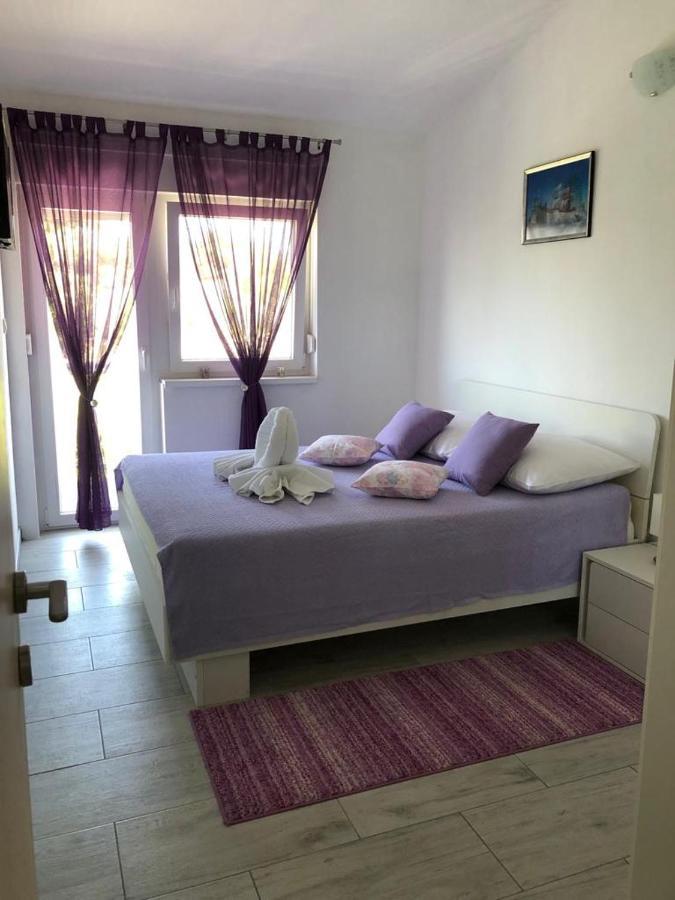 Apartmani Bolero - Obiteljski Odmor Vodice Exterior foto